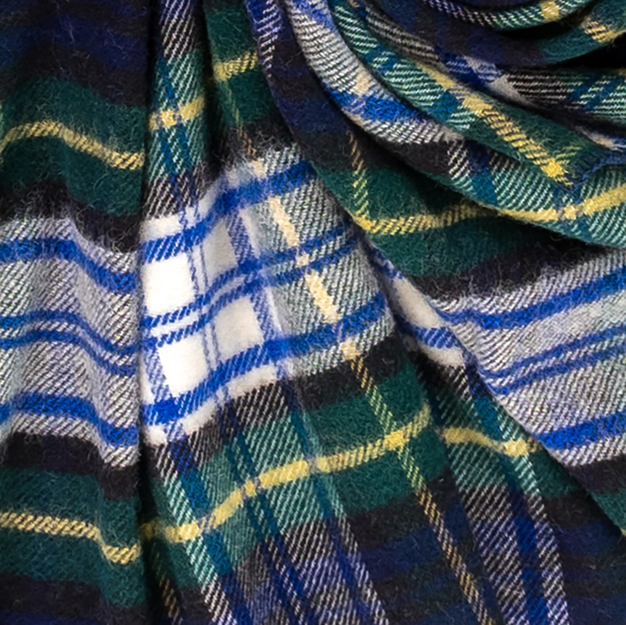 Highland Tweeds Big Throw - Dress Gordon