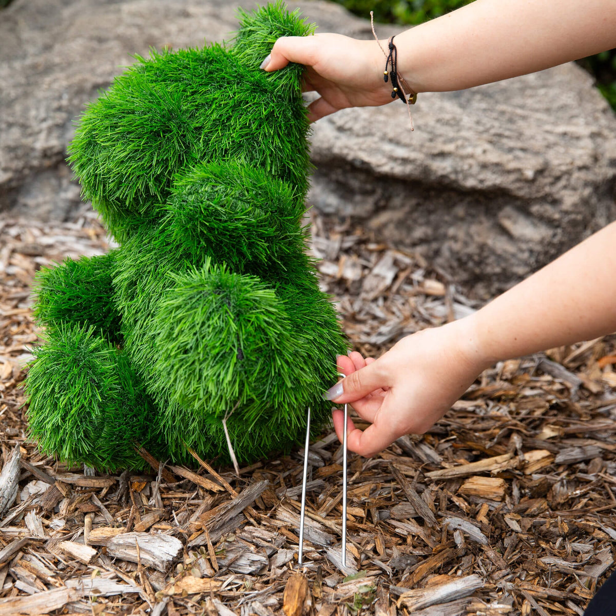 14" UV Resistant Artificial Grass Garden Plush Topiary Bear (Indoor/Outdoor) - Che Cose Belle