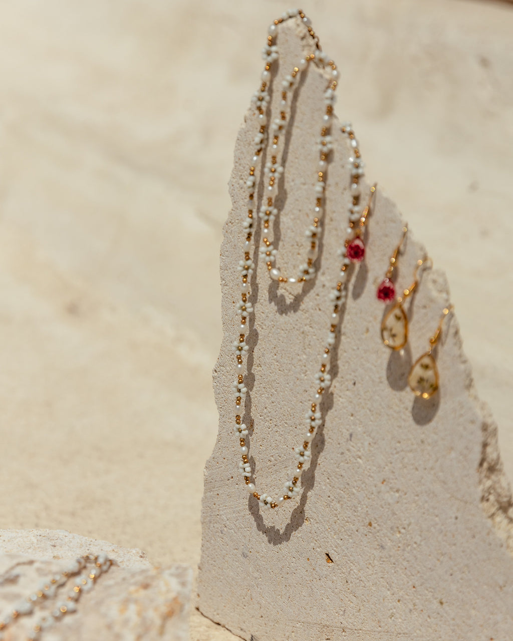 Freshwater Pearl and Flower Beaded Necklace