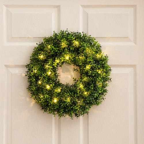18" Pre-Lit Artificial Boxwood Wreath with 25 Warm White LED Lights - Che Cose Belle