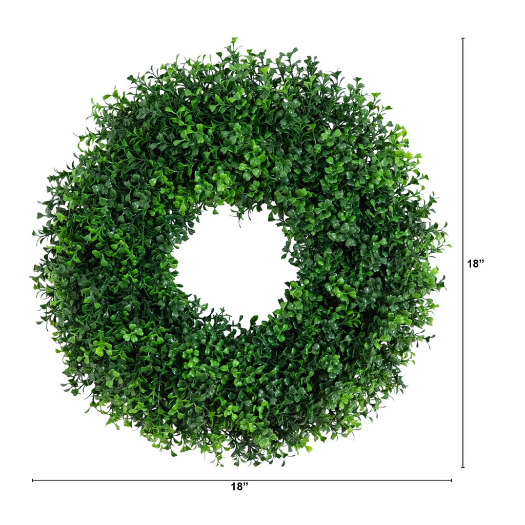 18" Pre-Lit Artificial Boxwood Wreath with 25 Warm White LED Lights - Che Cose Belle