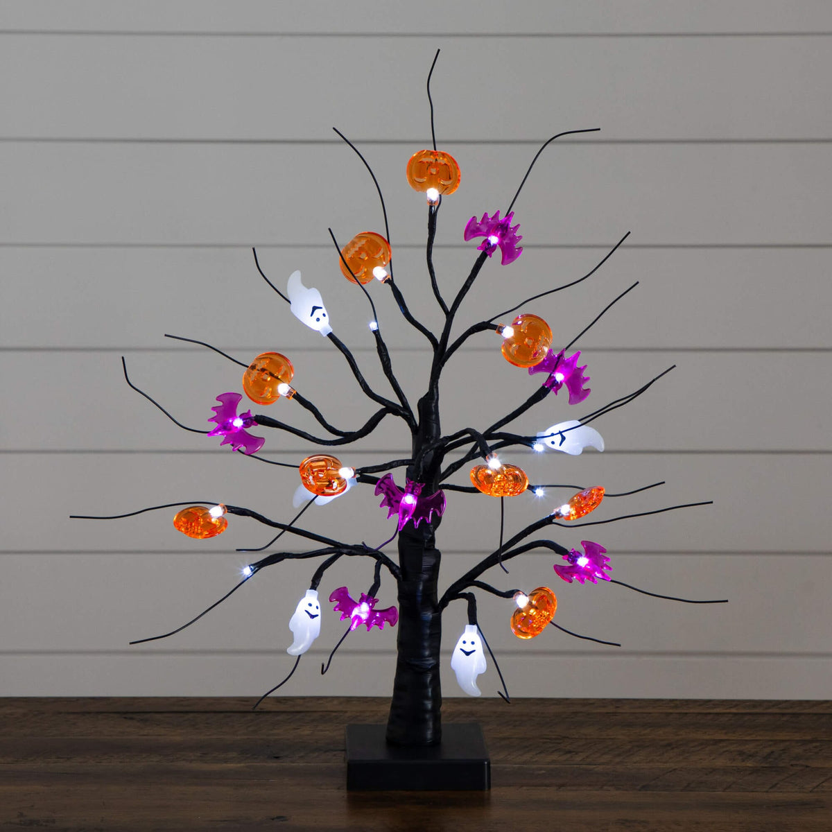 18" Pre-Lit Artificial Halloween Ghost, Bats & Pumpkins 24 LED Lighted Ornament Tree - Che Cose Belle