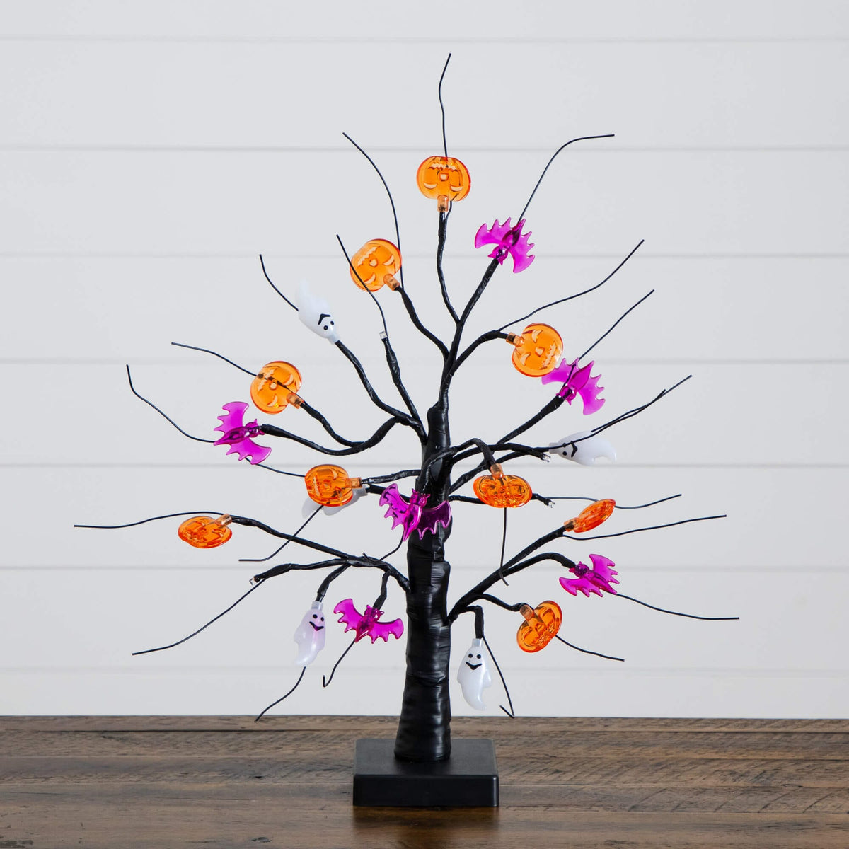 18" Pre-Lit Artificial Halloween Ghost, Bats & Pumpkins 24 LED Lighted Ornament Tree - Che Cose Belle