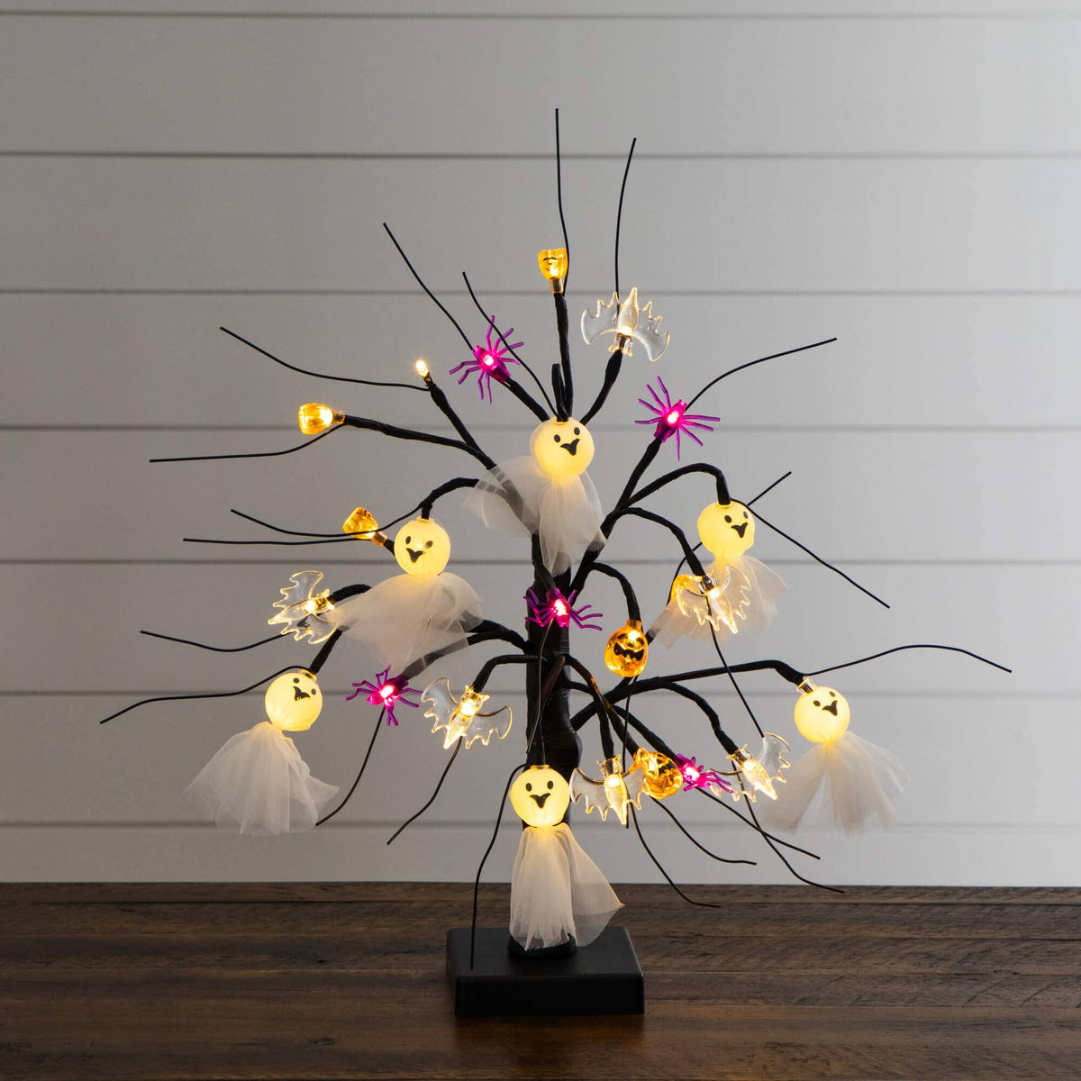 18" Pre-Lit Artificial Halloween Ghost Dolls, Spiders, Bats & Pumpkins 24 LED Lighted Ornament Tree - Che Cose Belle