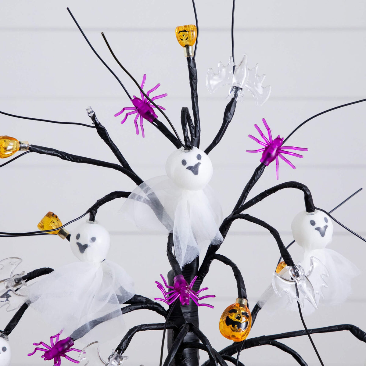 18" Pre-Lit Artificial Halloween Ghost Dolls, Spiders, Bats & Pumpkins 24 LED Lighted Ornament Tree - Che Cose Belle