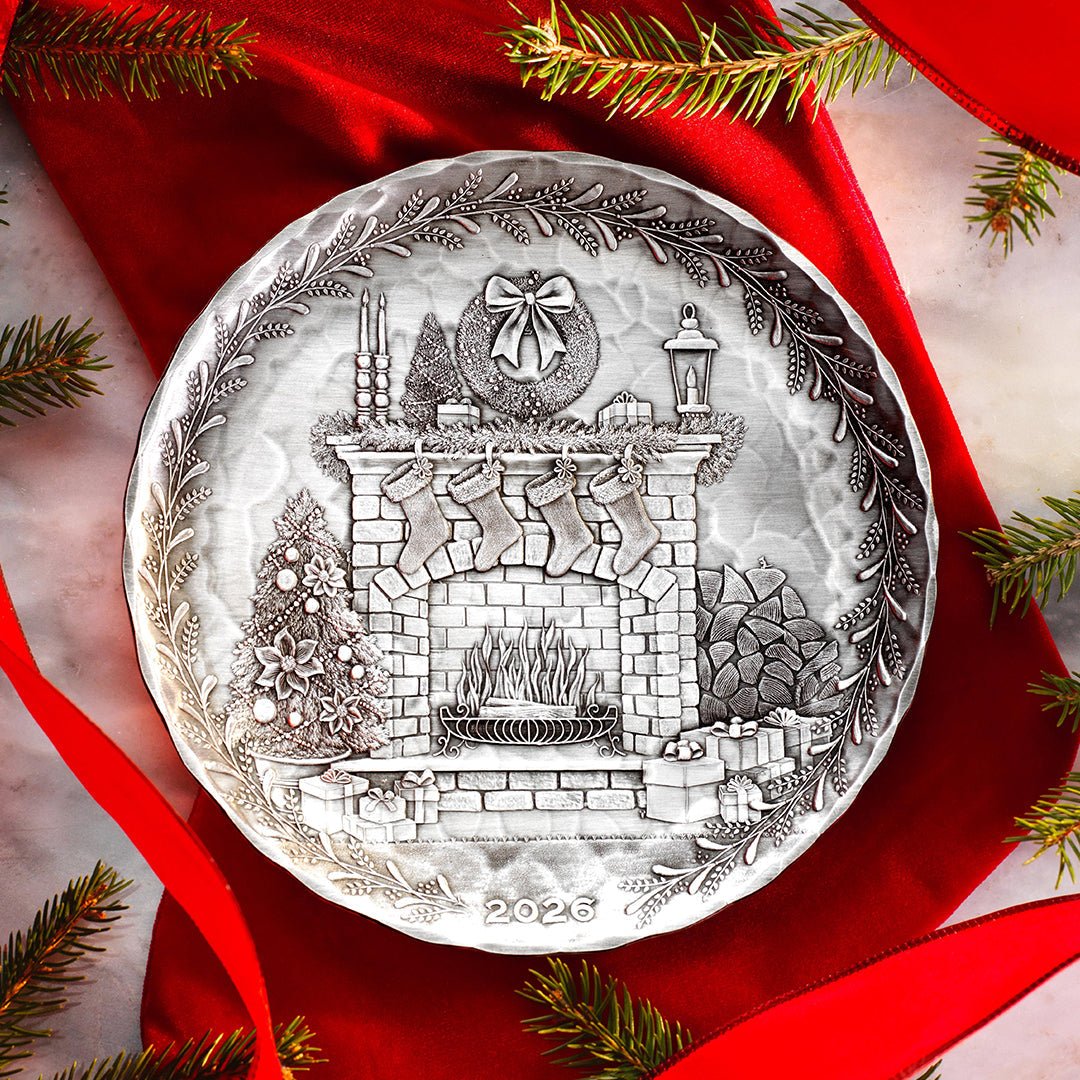 2026 Annual Plate - Cozy Christmas Hearth (Pewter) - Che Cose Belle