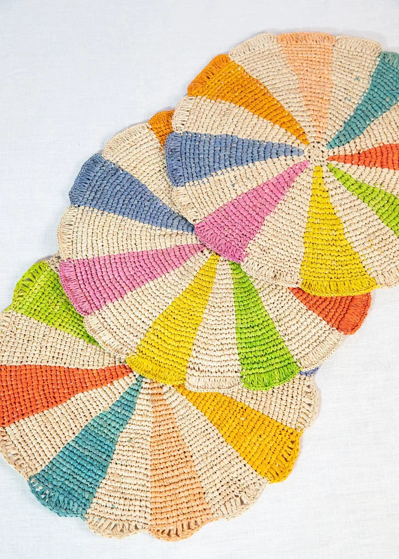 Pinwheel multicolor Placemat, raffia tabletop