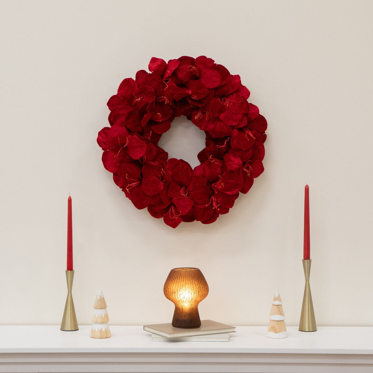 22” Artificial Amaryllis Wreath - Che Cose Belle