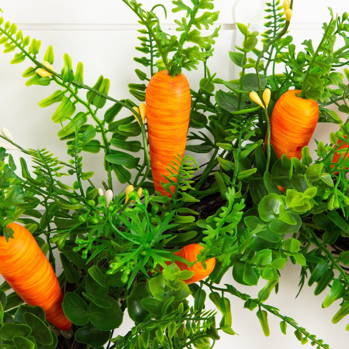 22" Artificial Easter Fern and Carrots Wreath - Che Cose Belle