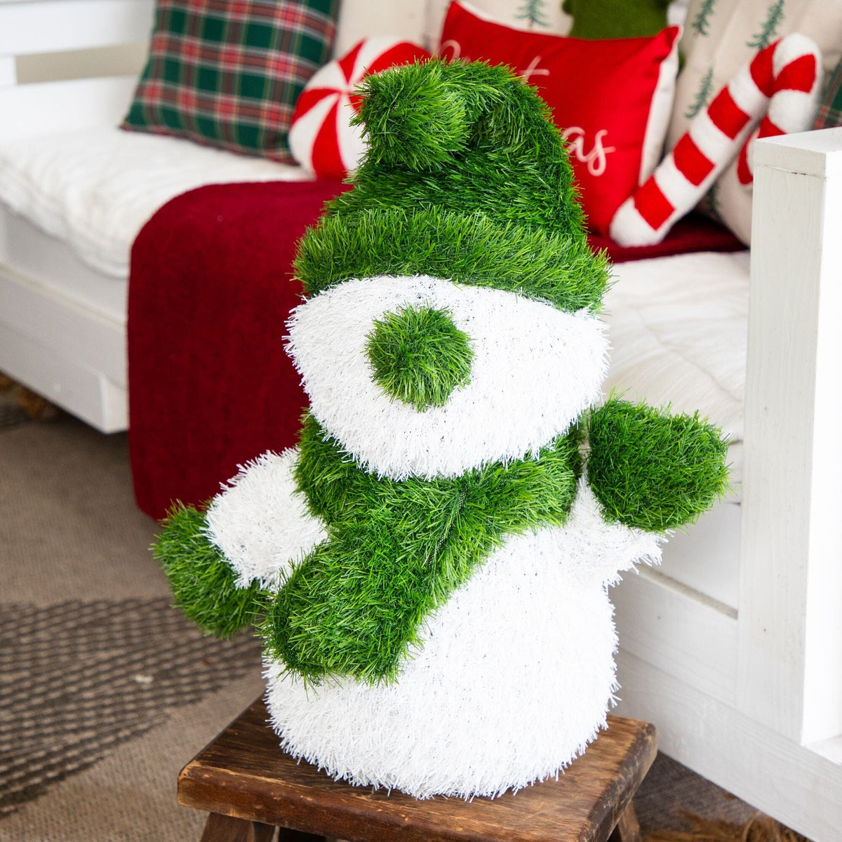 22” UV Resistant Artificial Christmas Grass Garden Plush Topiary Snowman (Indoor/Outdoor) - Che Cose Belle