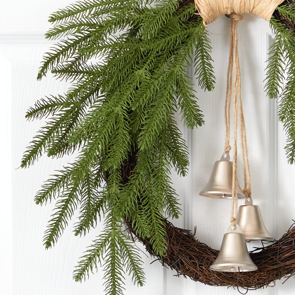 24” Holiday Christmas Pine and Bells Wreath - Che Cose Belle