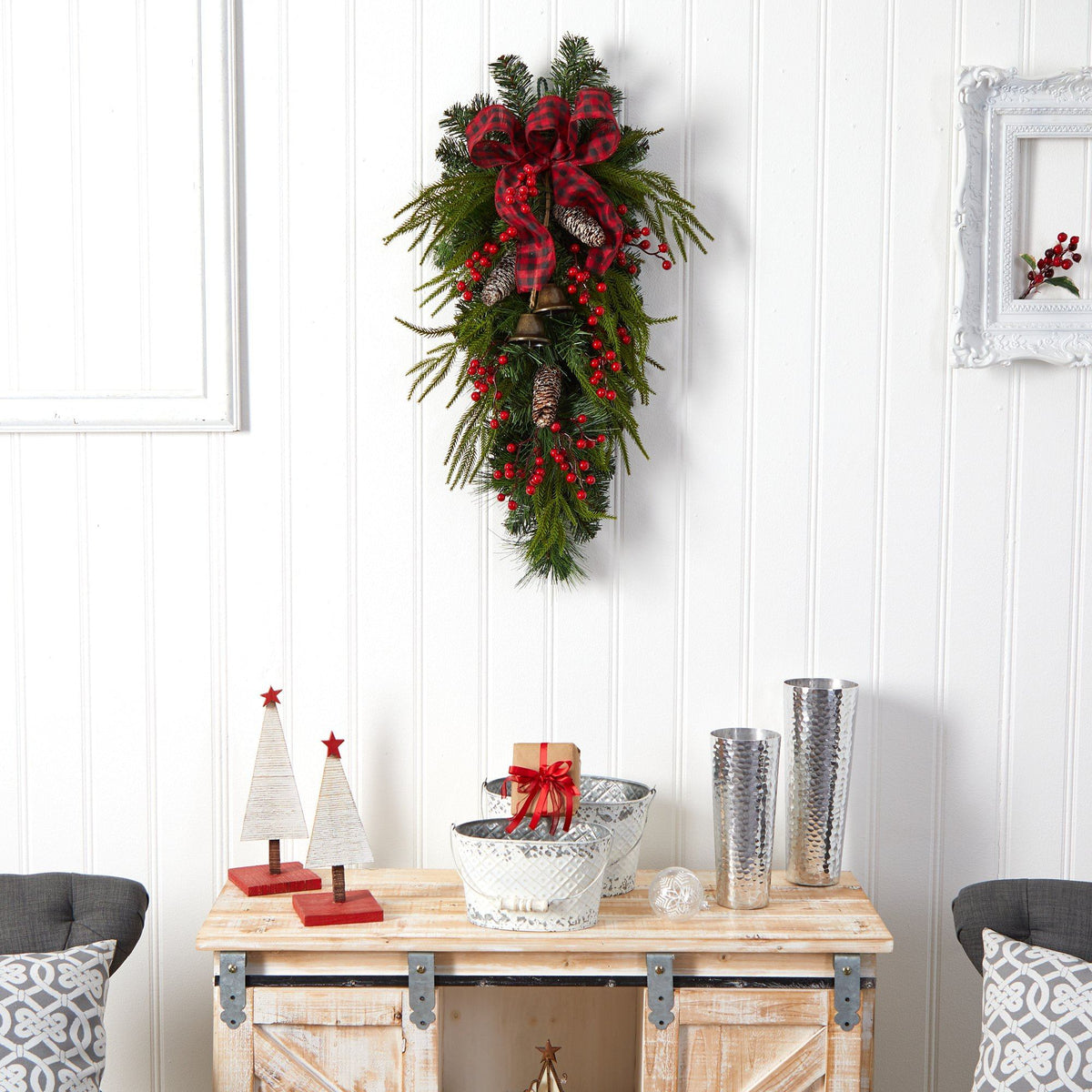 24” Holiday Christmas Pine Cones, Berry and Bells Teardrop - Che Cose Belle