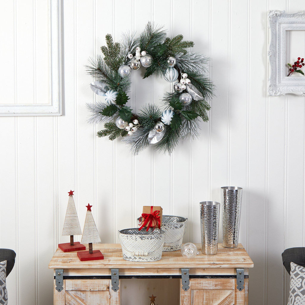 24” Pinecones and Berries Christmas Artificial Wreath with Silver Ornaments - Che Cose Belle