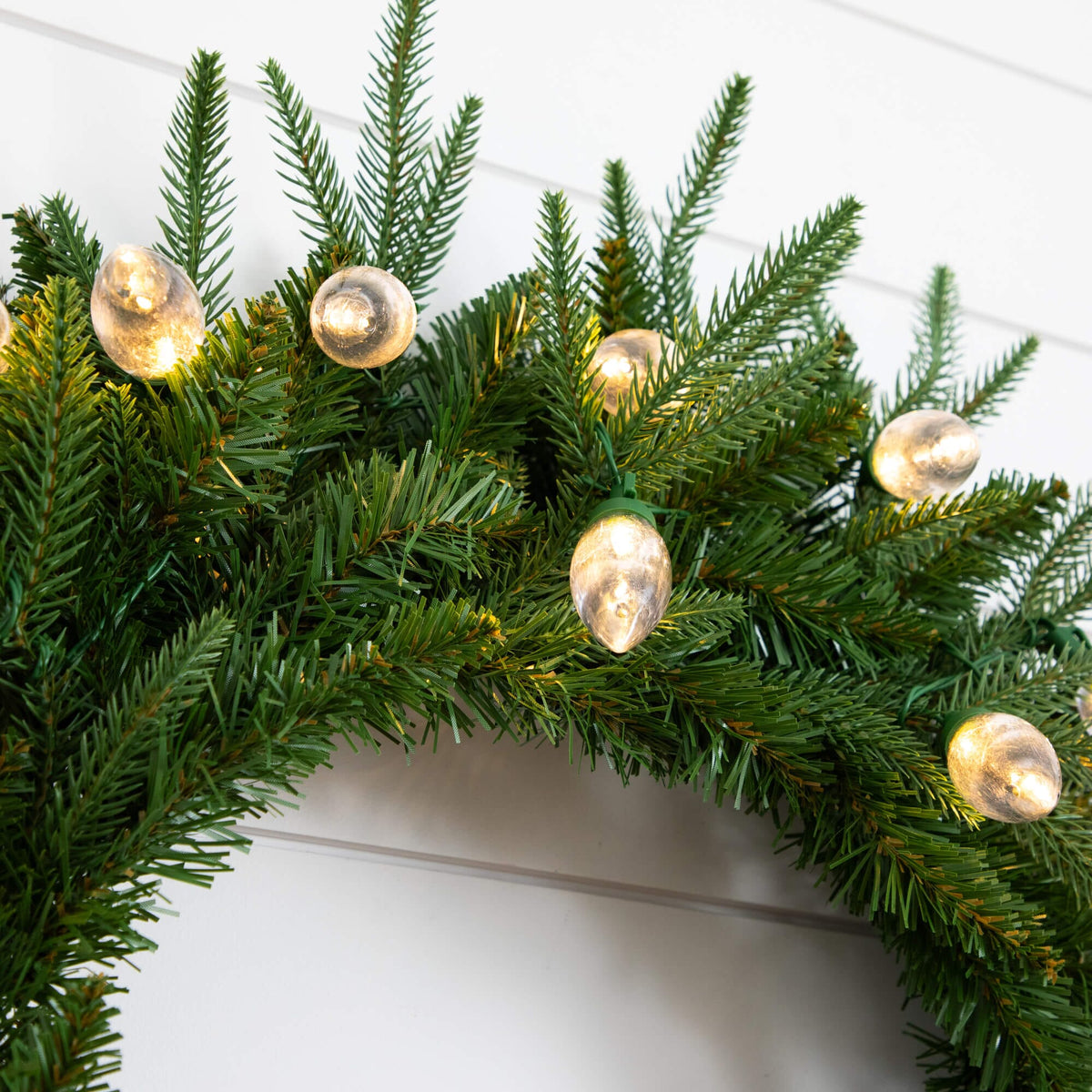 24" Pre-Lit Artificial Luxembourg Pine Christmas Wreath with 35 Multicolored Traditional Bulb LED Lights - Che Cose Belle