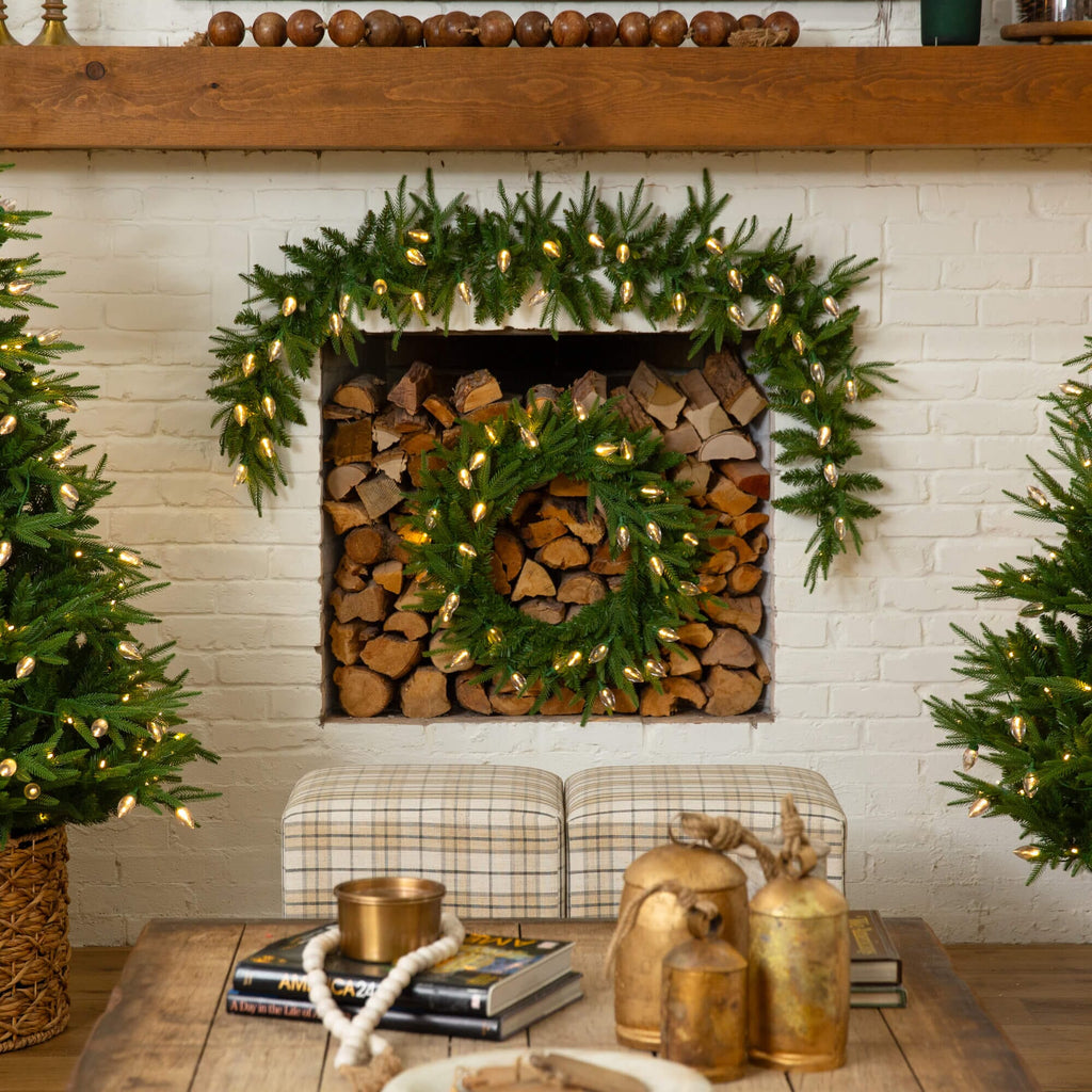 24" Pre-Lit Artificial Luxembourg Pine Christmas Wreath with 35 Multicolored Traditional Bulb LED Lights - Che Cose Belle
