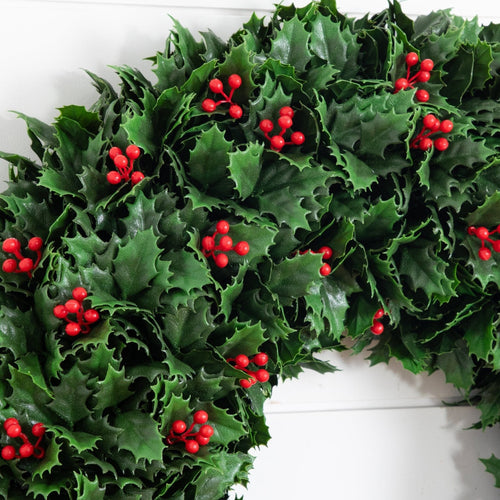 24” UV Resistant Artificial Holly Berry Christmas Wreath (Indoor/Outdoor) - Che Cose Belle