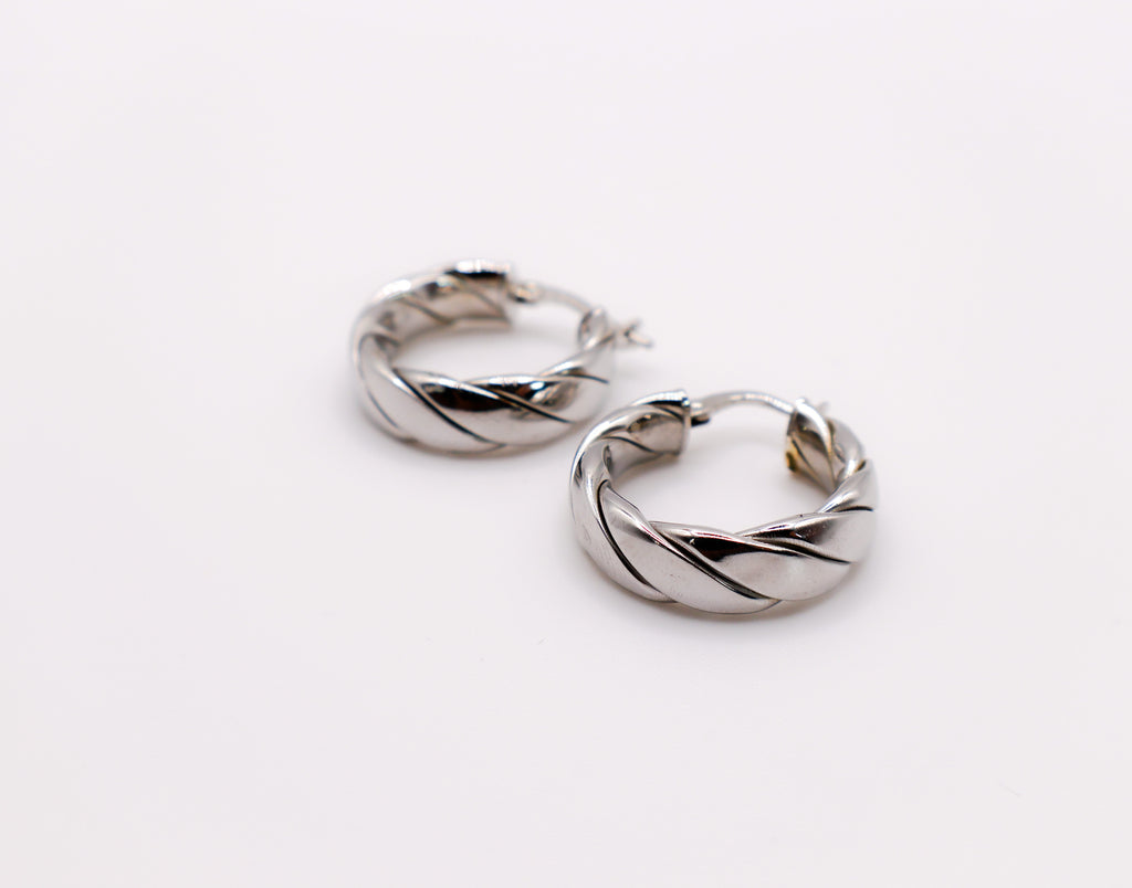 Italian Twisted Texture Silver Hoop Earrings – Elegant Women’s Jewelry