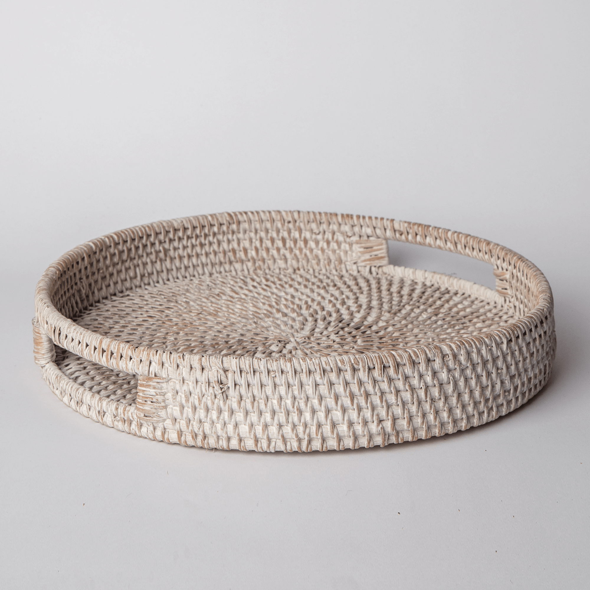 404 Round Rattan Tray — Decorative White Woven Tray for Coffee Table & Home - Che Cose Belle
