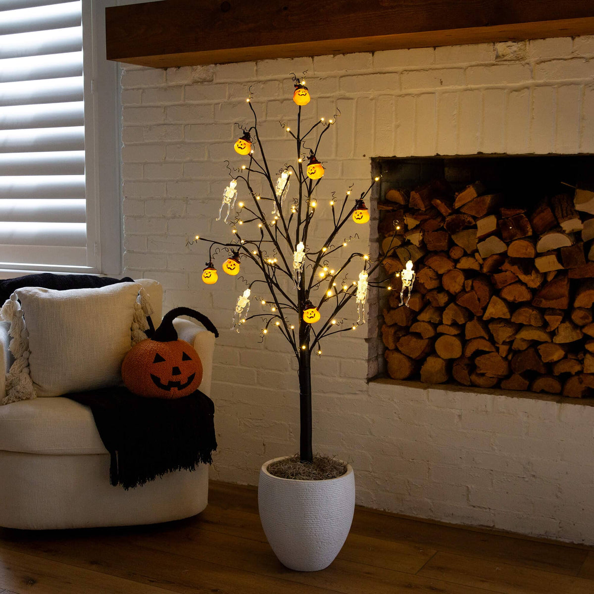 5' Pre-Lit Artificial Halloween Pumpkins and Skulls Ornament Tree with 72 Warm White LED Lights - Che Cose Belle