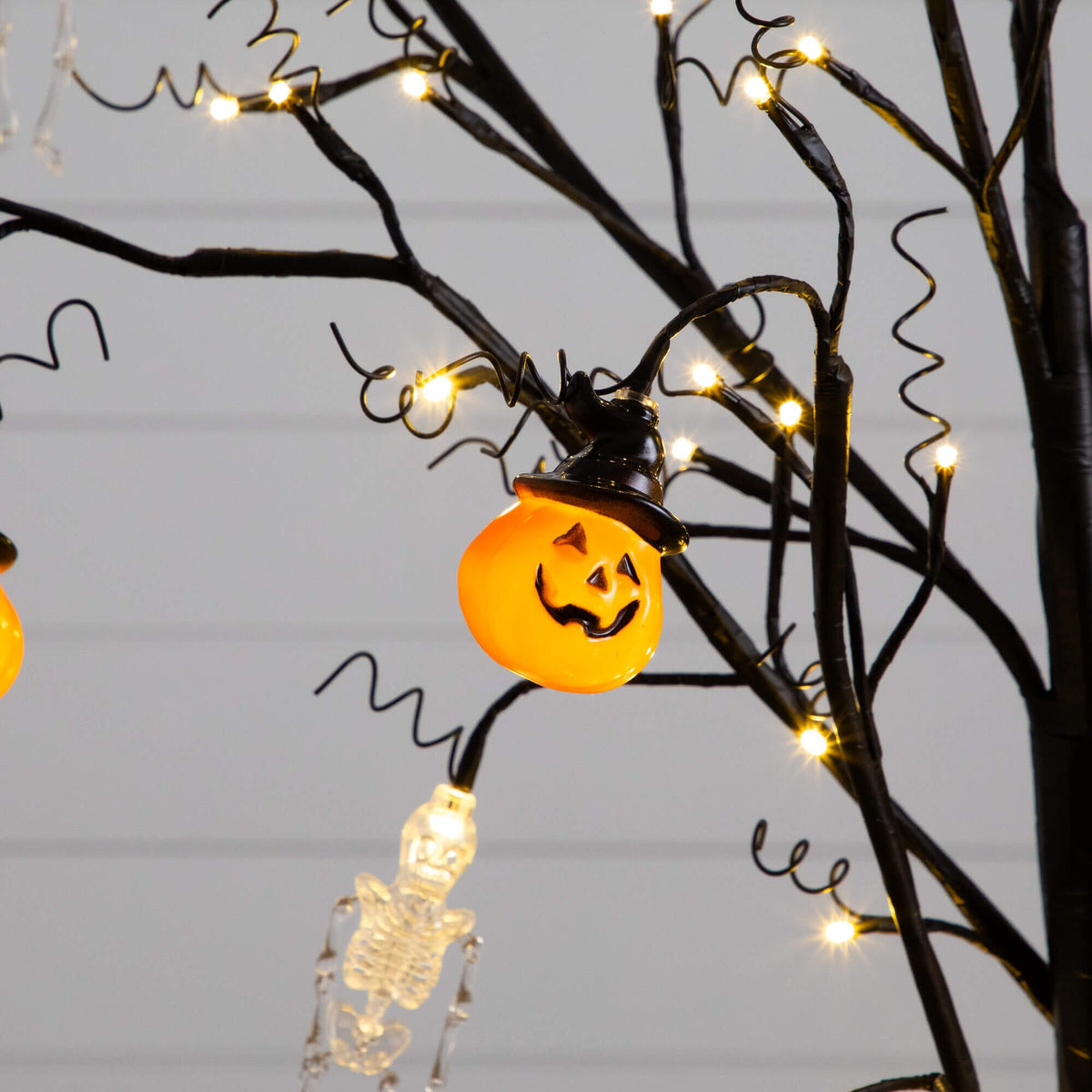 5' Pre-Lit Artificial Halloween Pumpkins and Skulls Ornament Tree with 72 Warm White LED Lights - Che Cose Belle
