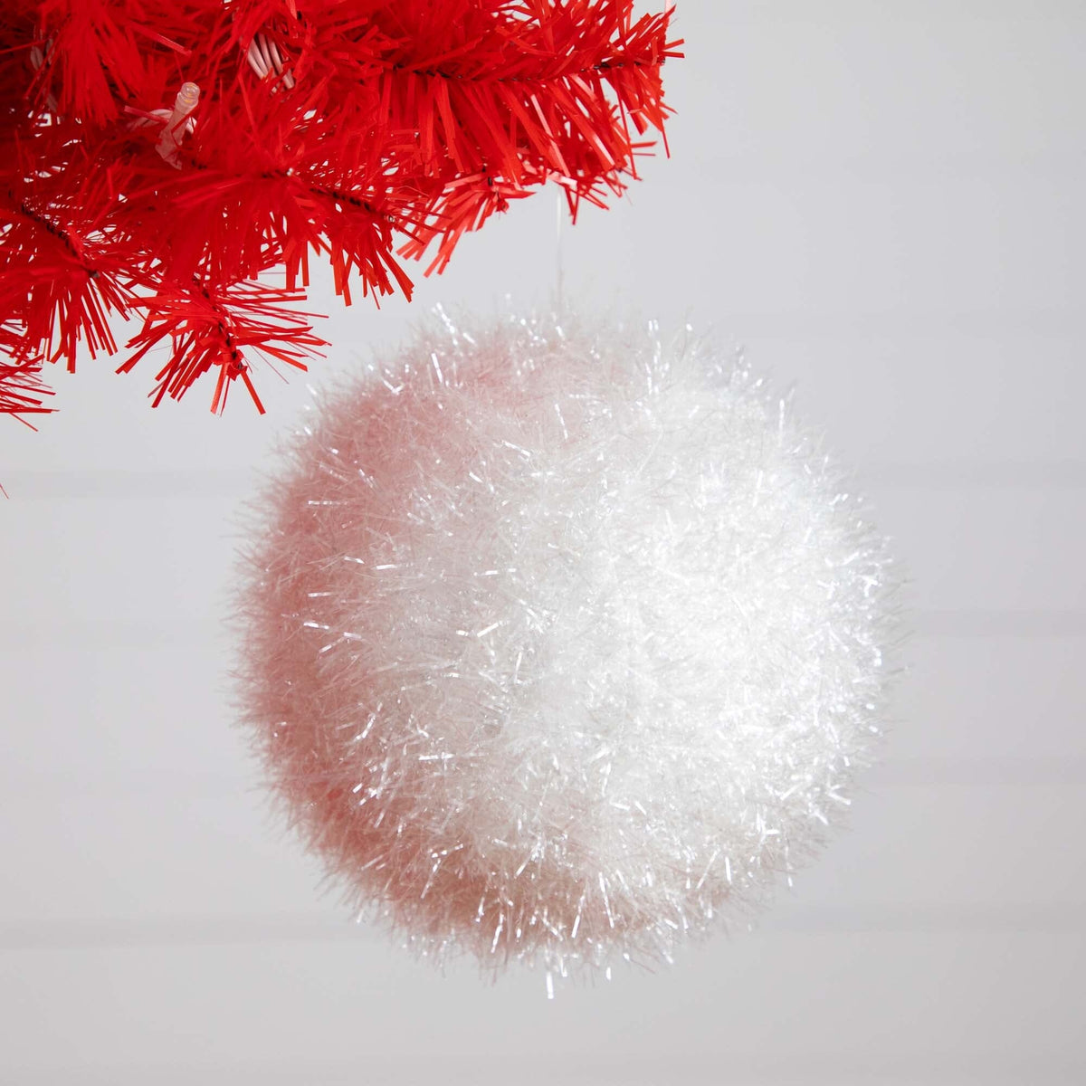 5’ Pre-Lit Artificial Holiday Red Santa’s Hat Christmas Tree with 300 LEDs & 720 Tips - Che Cose Belle