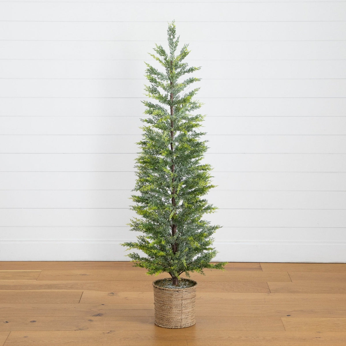 5’ Pre-Lit Artificial Snowed Cypress Christmas Tree with 140 LED Lights in Hyacinth Basket - Che Cose Belle