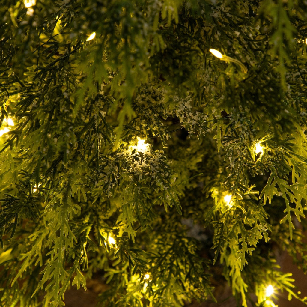5’ Pre-Lit Artificial Snowed Cypress Christmas Tree with 140 LED Lights in Hyacinth Basket - Che Cose Belle