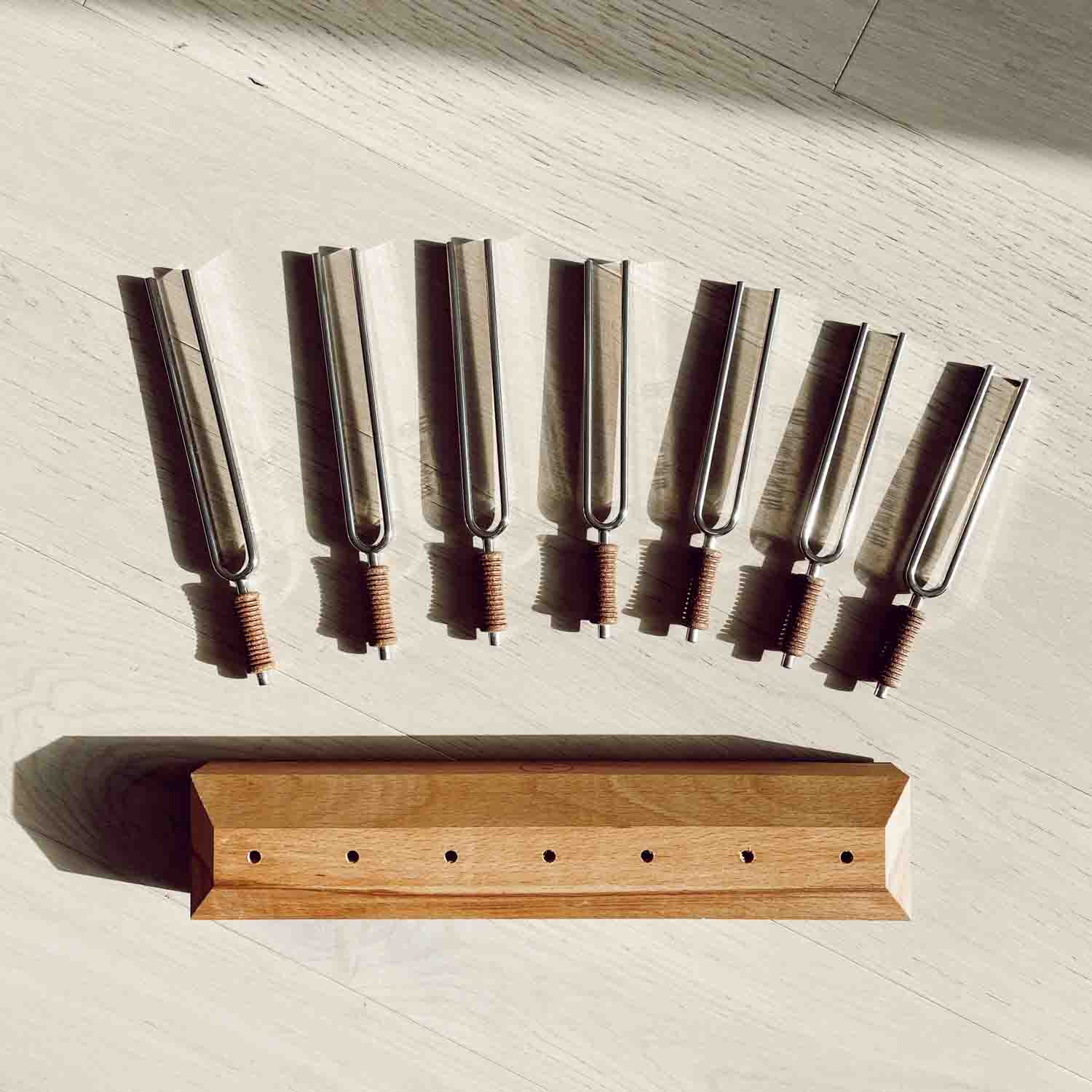 7 Chakra Healing Tuning Fork Set - Che Cose Belle