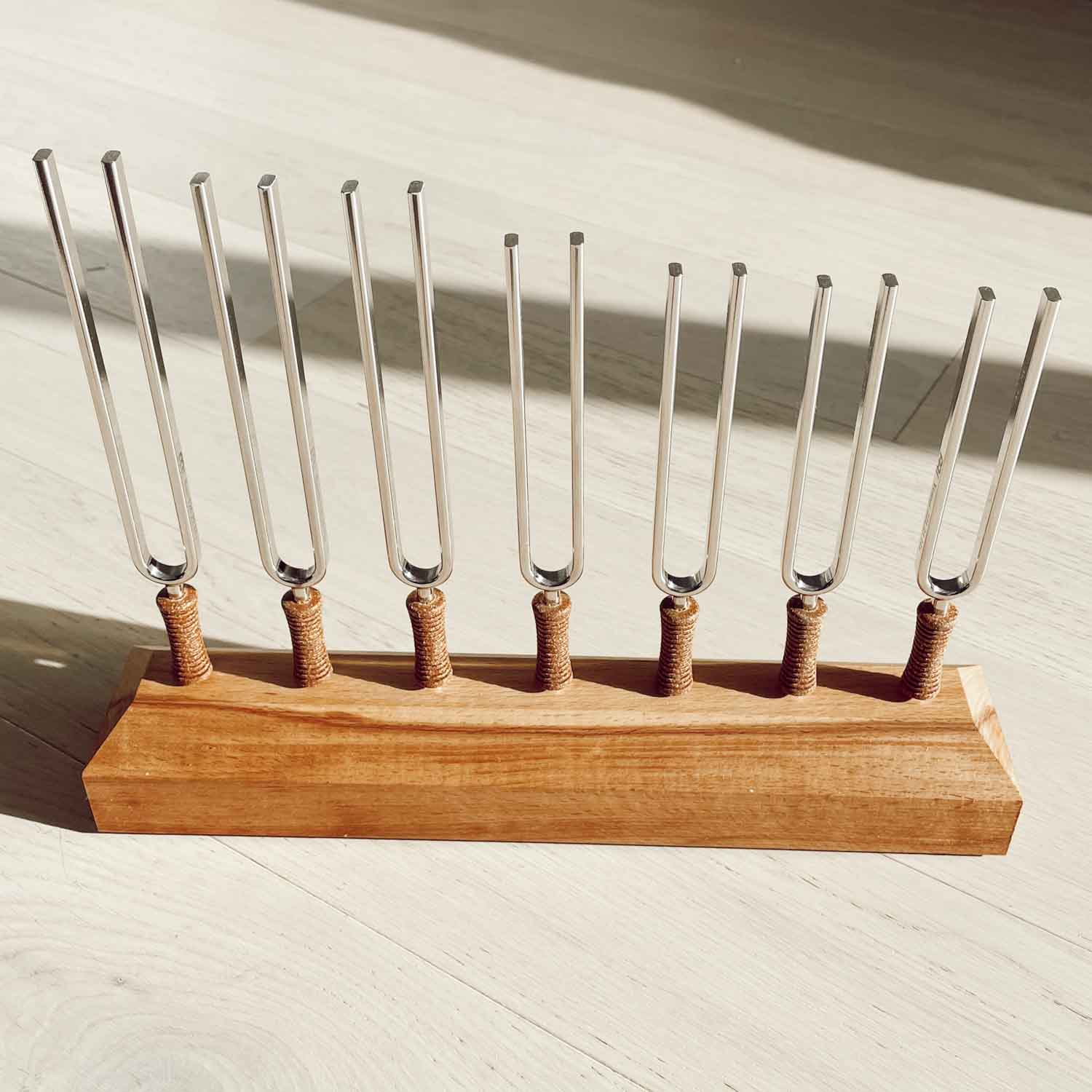 7 Chakra Healing Tuning Fork Set - Che Cose Belle