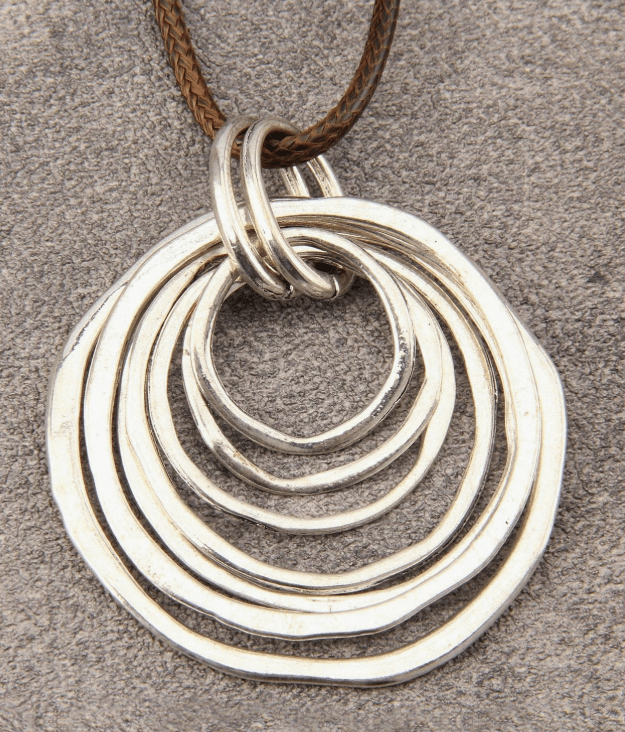 🔘 7-Layered Asymmetrical Circle Pendant Necklace – Bold. Minimal. Fabulous. - Che Cose Belle