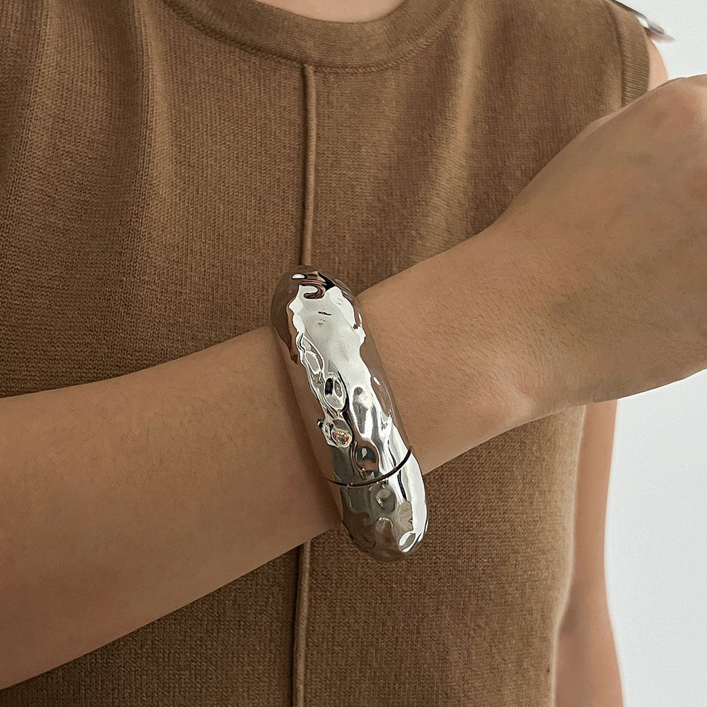 HAMMERED CUFF