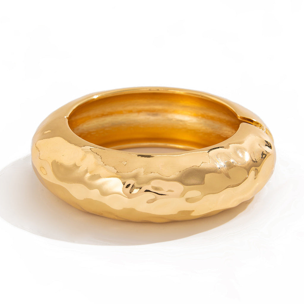 HAMMERED CUFF