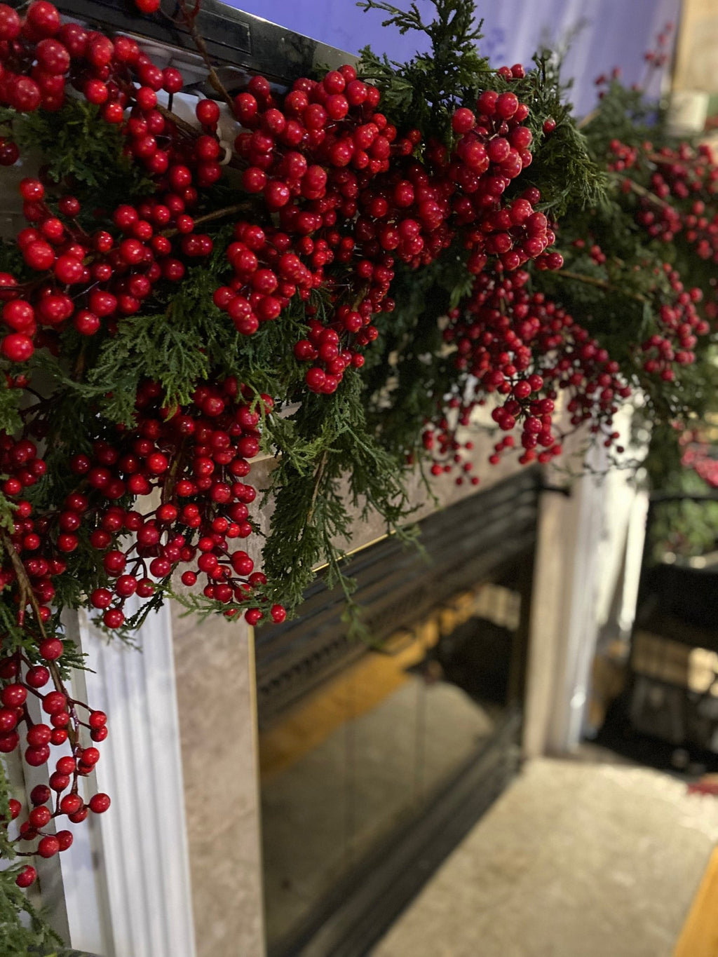9ft Cedar and Red Berry Garland - Ship by 9/30/2026 - Che Cose Belle