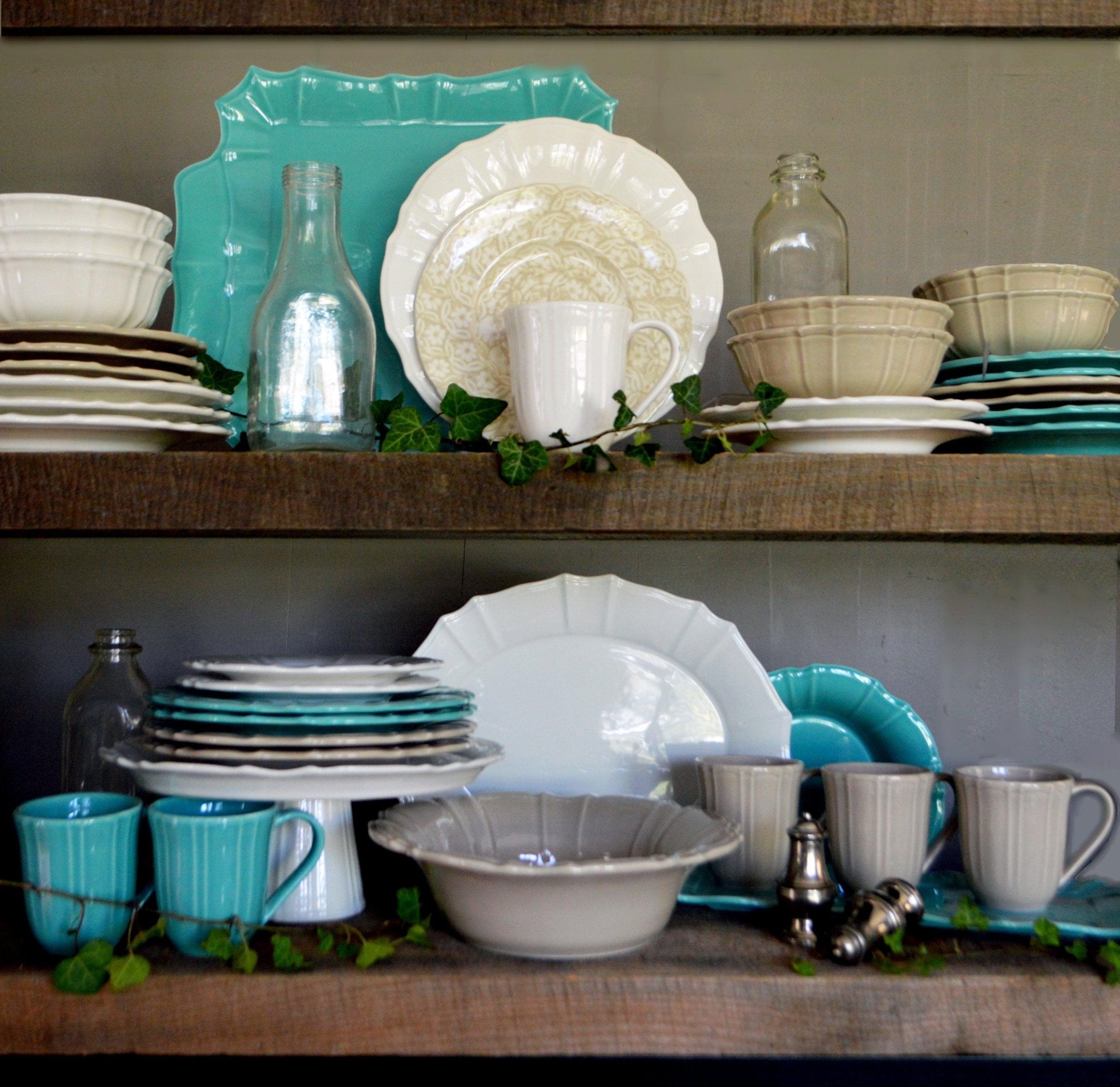 Chloe Floral Accent Dessert Plates in Beige, Set of 4 - Che Cose Belle