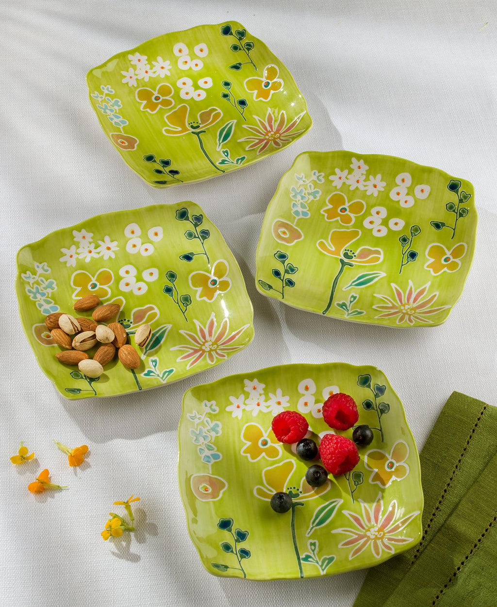 Primavera Handpainted Stoneware Canape Plates Set, Set of 4 - Che Cose Belle