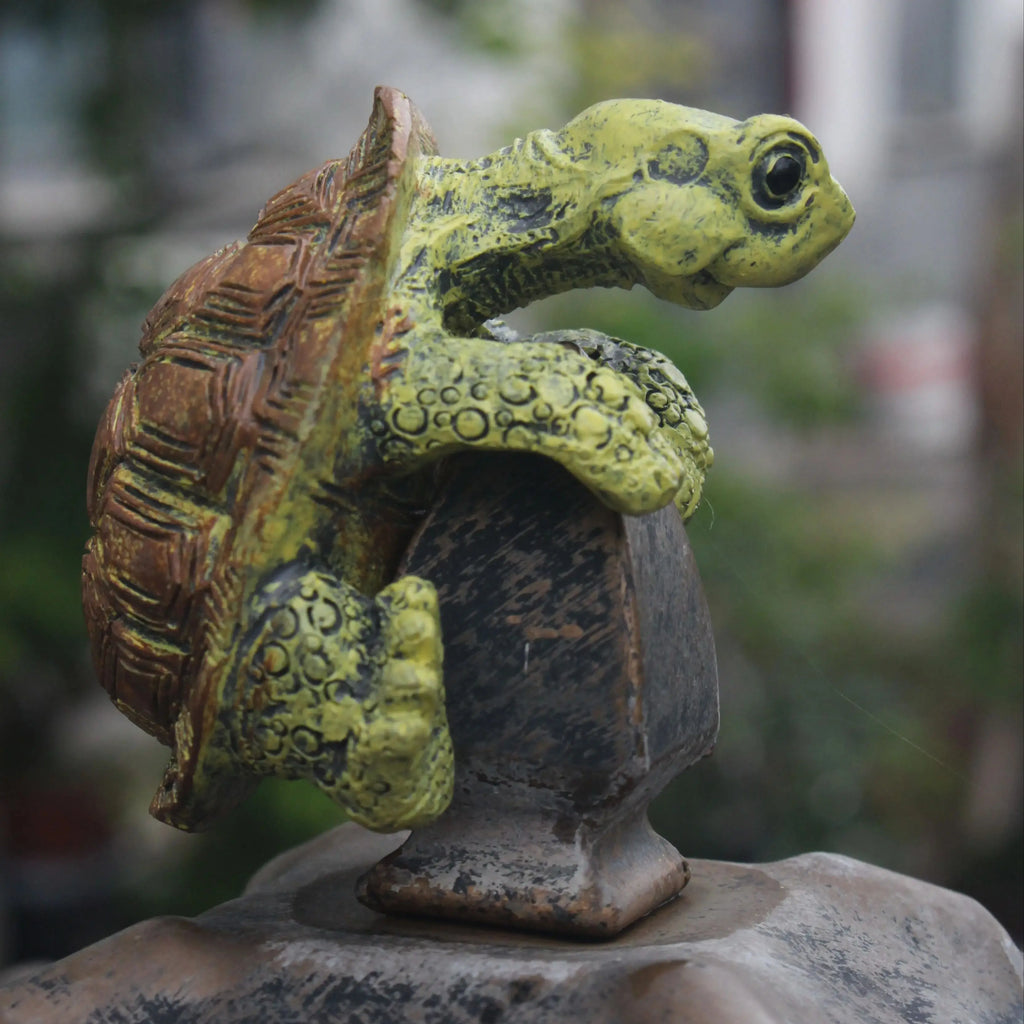 1 Piece of Cute Resin Rock Climbing Turtle Statue, Indoor and Outdoor Fish Tank Decoration, Flower Pot Decoration, Outdoor Garden Wall Hanging, Courtyard and Home Decoration.