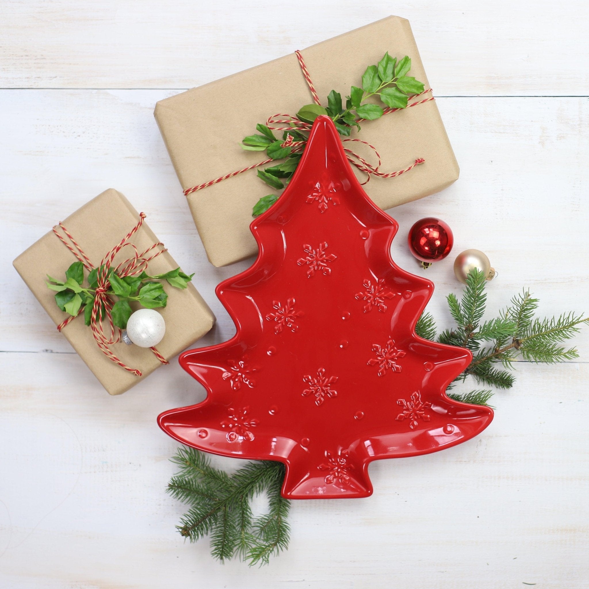 Winterfest Large 16'' Tree Shape Red Ceramic Platter - Che Cose Belle