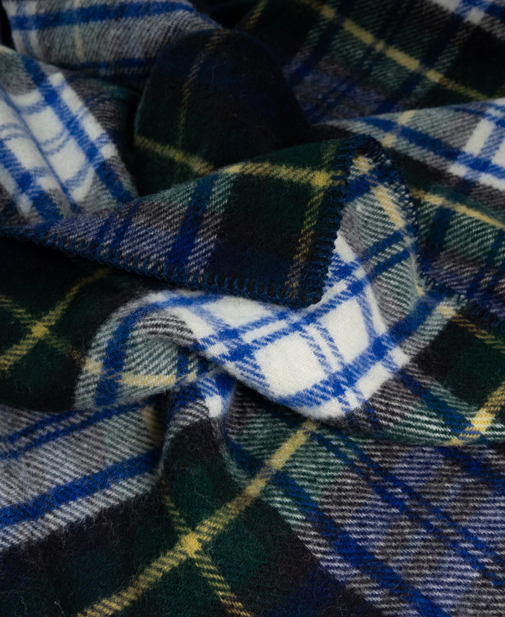 Highland Tweeds Big Throw - Dress Gordon