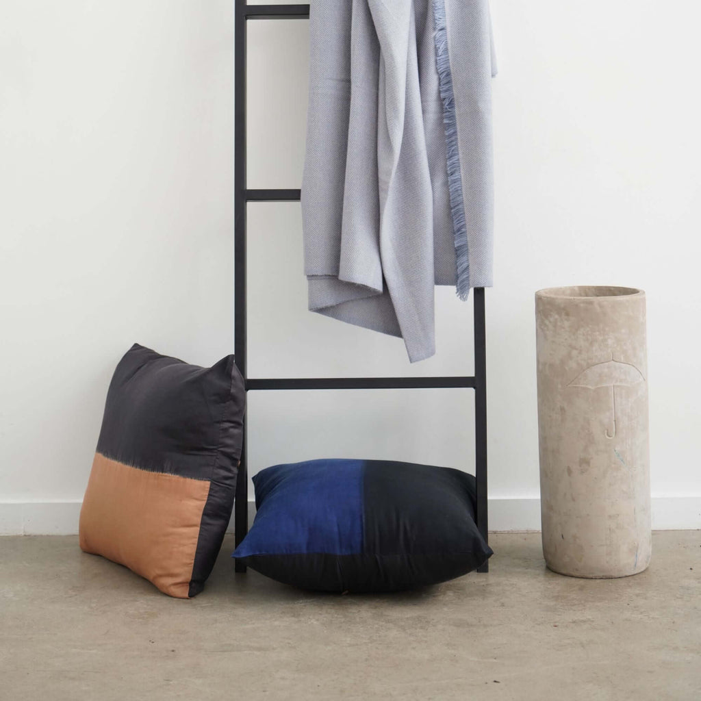 Aakar Mor Color Block Mulberry Silk Pillow - Che Cose Belle