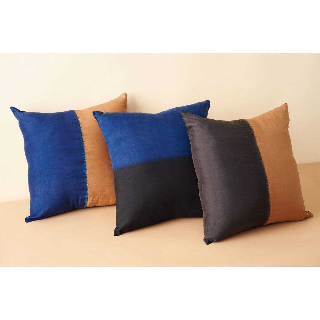Aakar Mor Color Block Mulberry Silk Pillow - Che Cose Belle