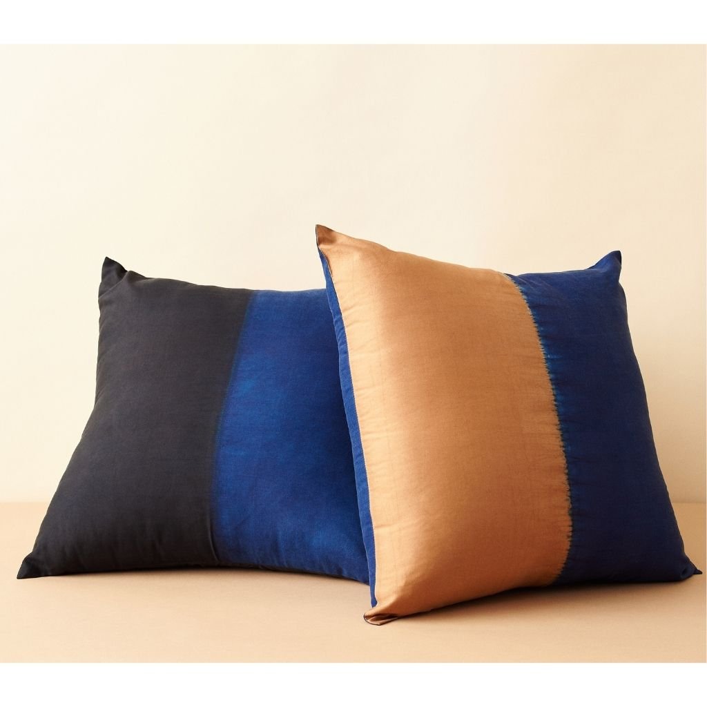 Aakar Mor Color Block Mulberry Silk Pillow - Che Cose Belle