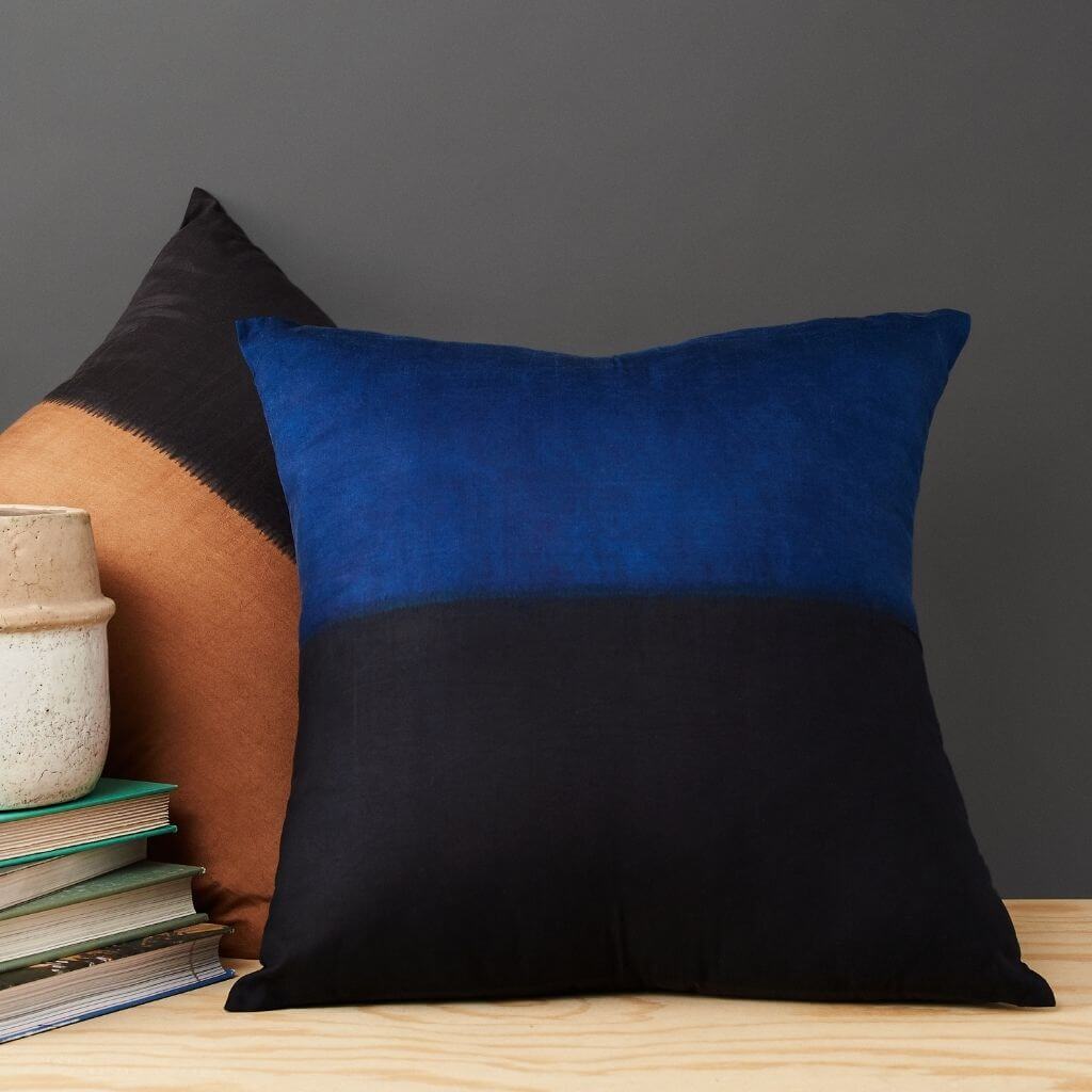 Aakar Mor Color Block Mulberry Silk Pillow - Che Cose Belle
