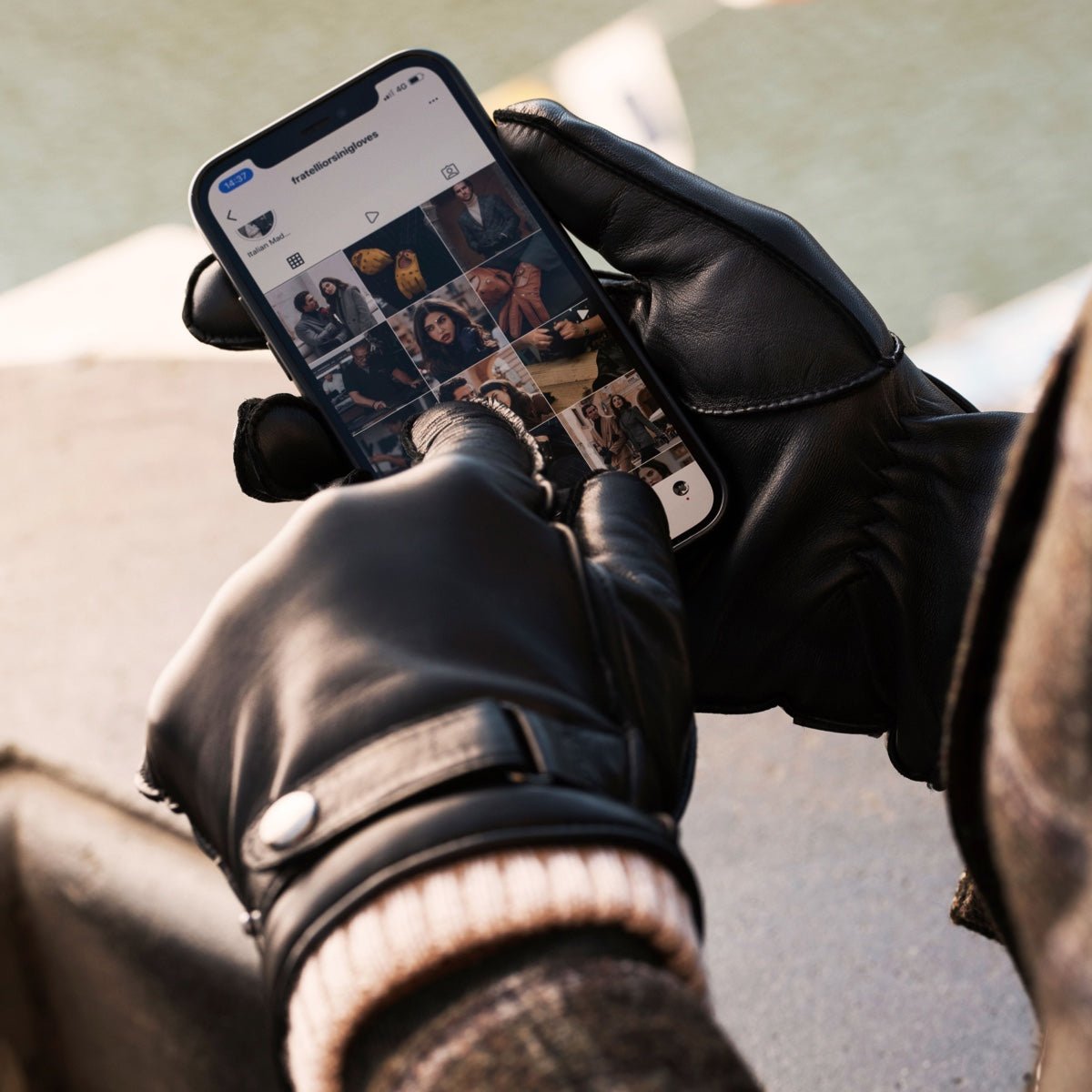 Alonzo (black) - Italian lambskin leather gloves with cashmere lining & touchscreen feature - Che Cose Belle
