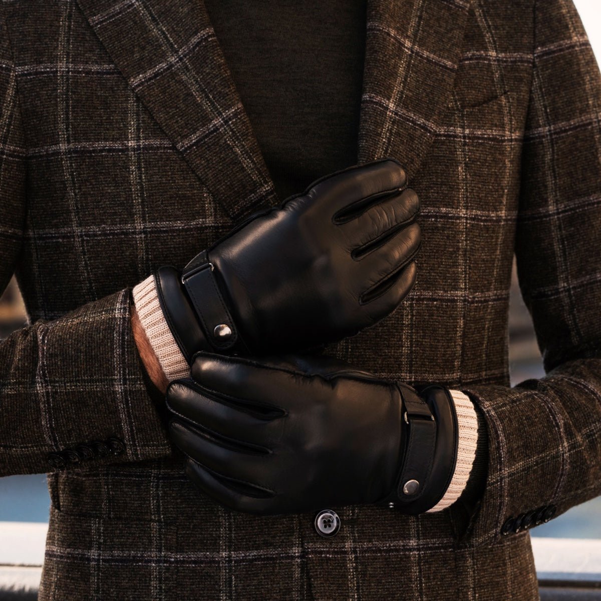 Alonzo (black) - Italian lambskin leather gloves with cashmere lining & touchscreen feature - Che Cose Belle