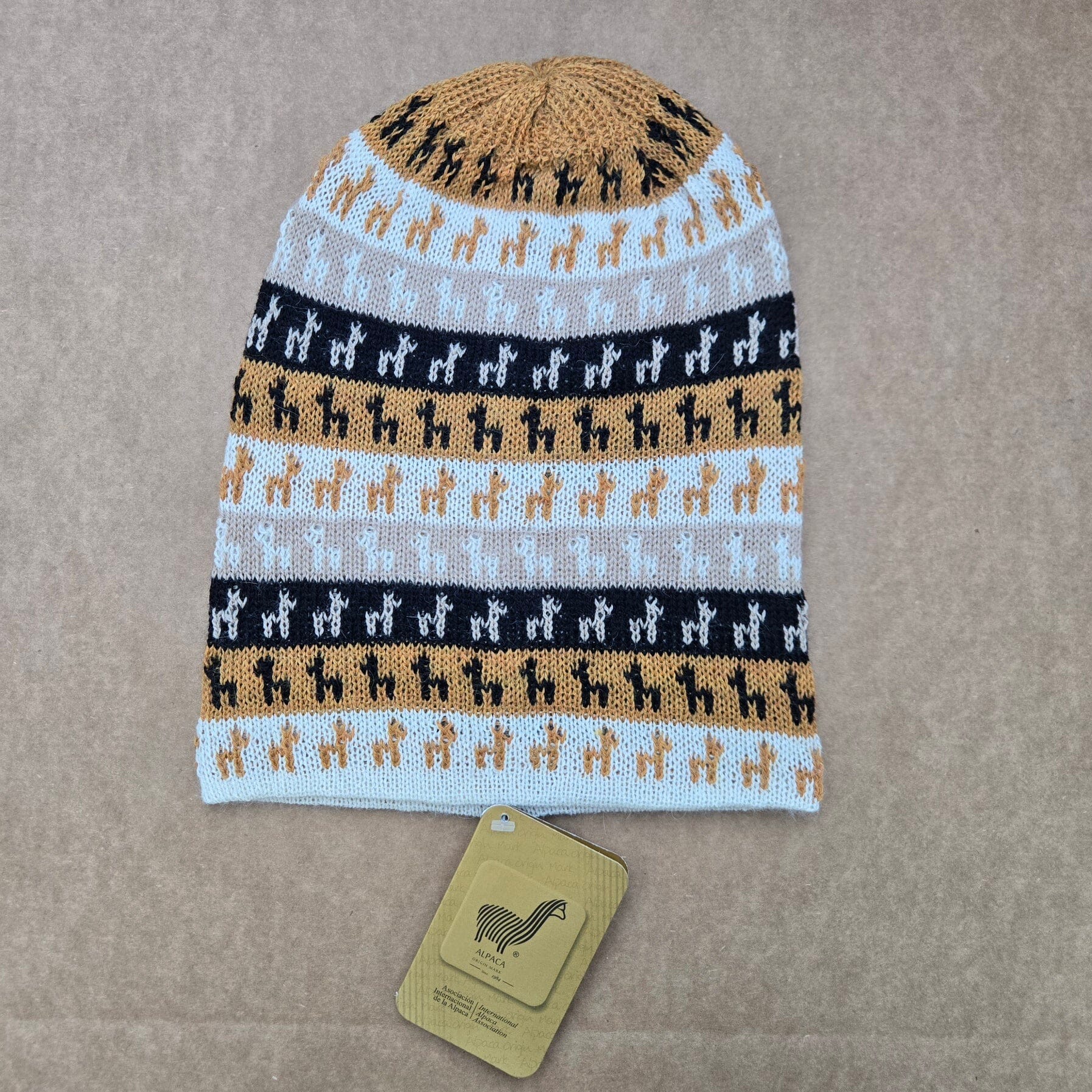 Alpacas on Alpaca Hat - Che Cose Belle