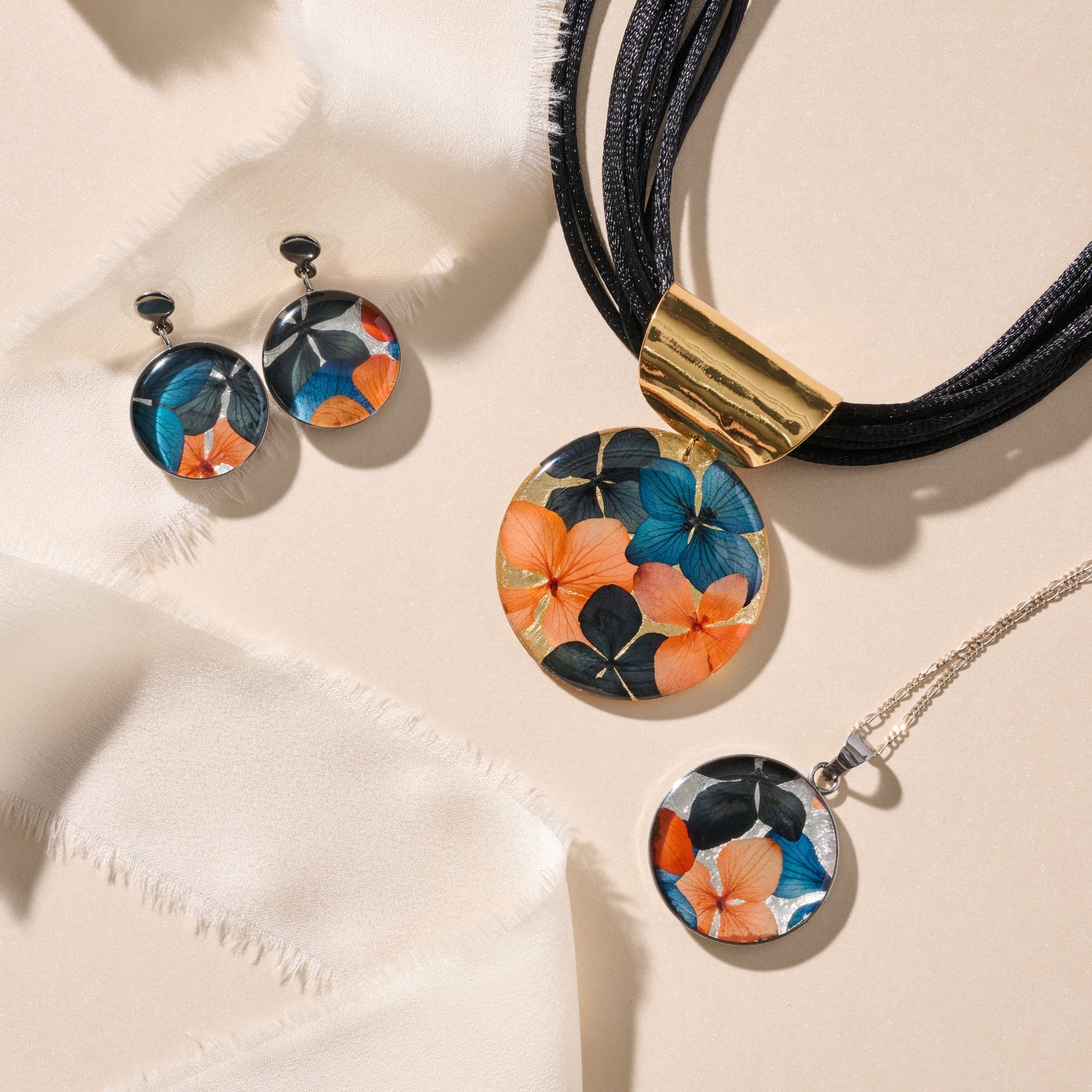 Antonella Flower Petal Drop Earrings - Che Cose Belle
