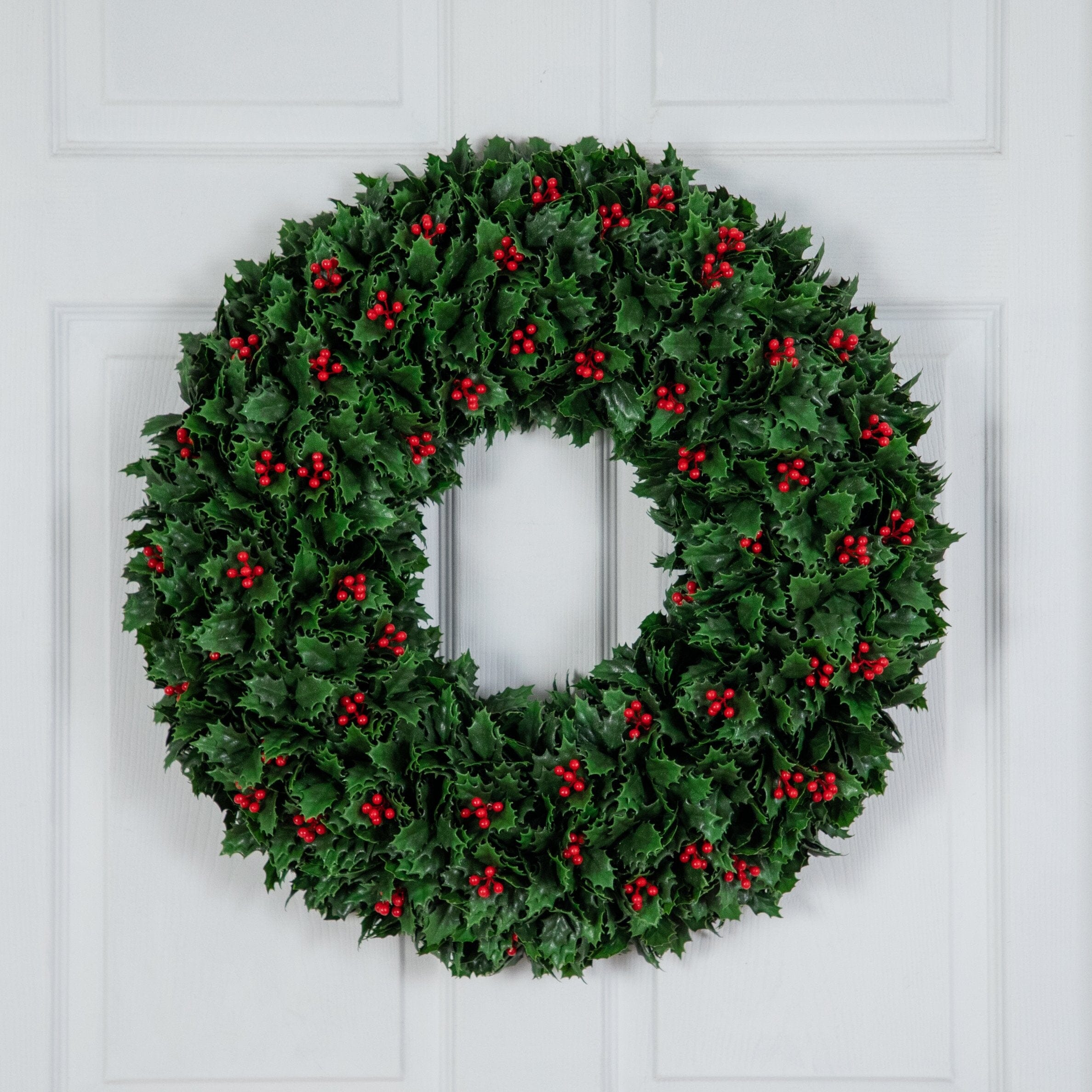 24” UV Resistant Artificial Holly Berry Christmas Wreath (Indoor/Outdoor)