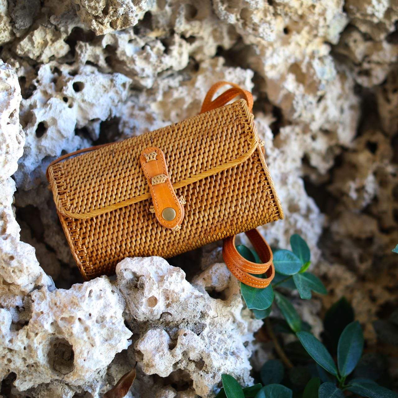 Bali Rattan Crossbody Bag - Small Mailer - Che Cose Belle