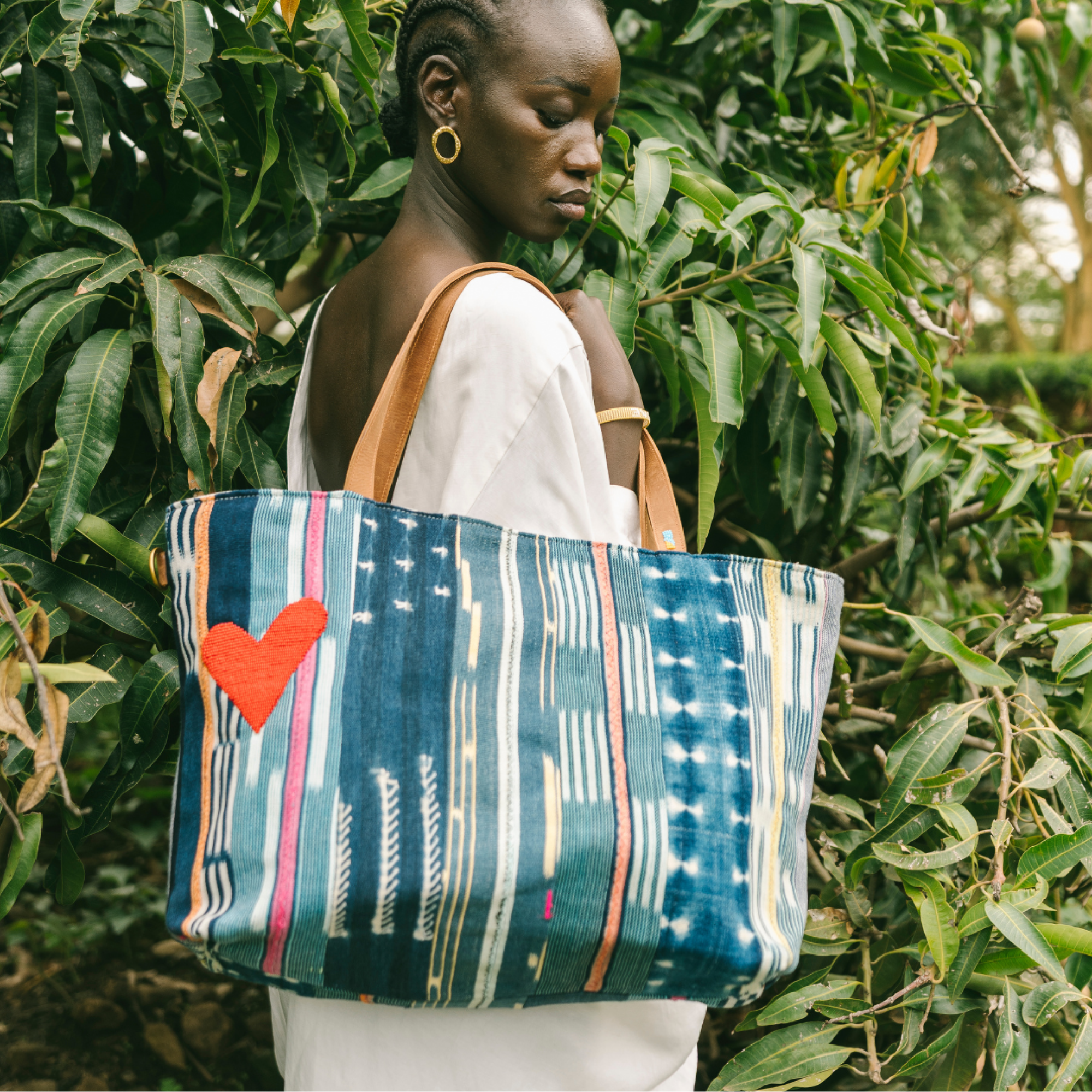 Baule Adventure Tote with Red Beaded Heart - Che Cose Belle