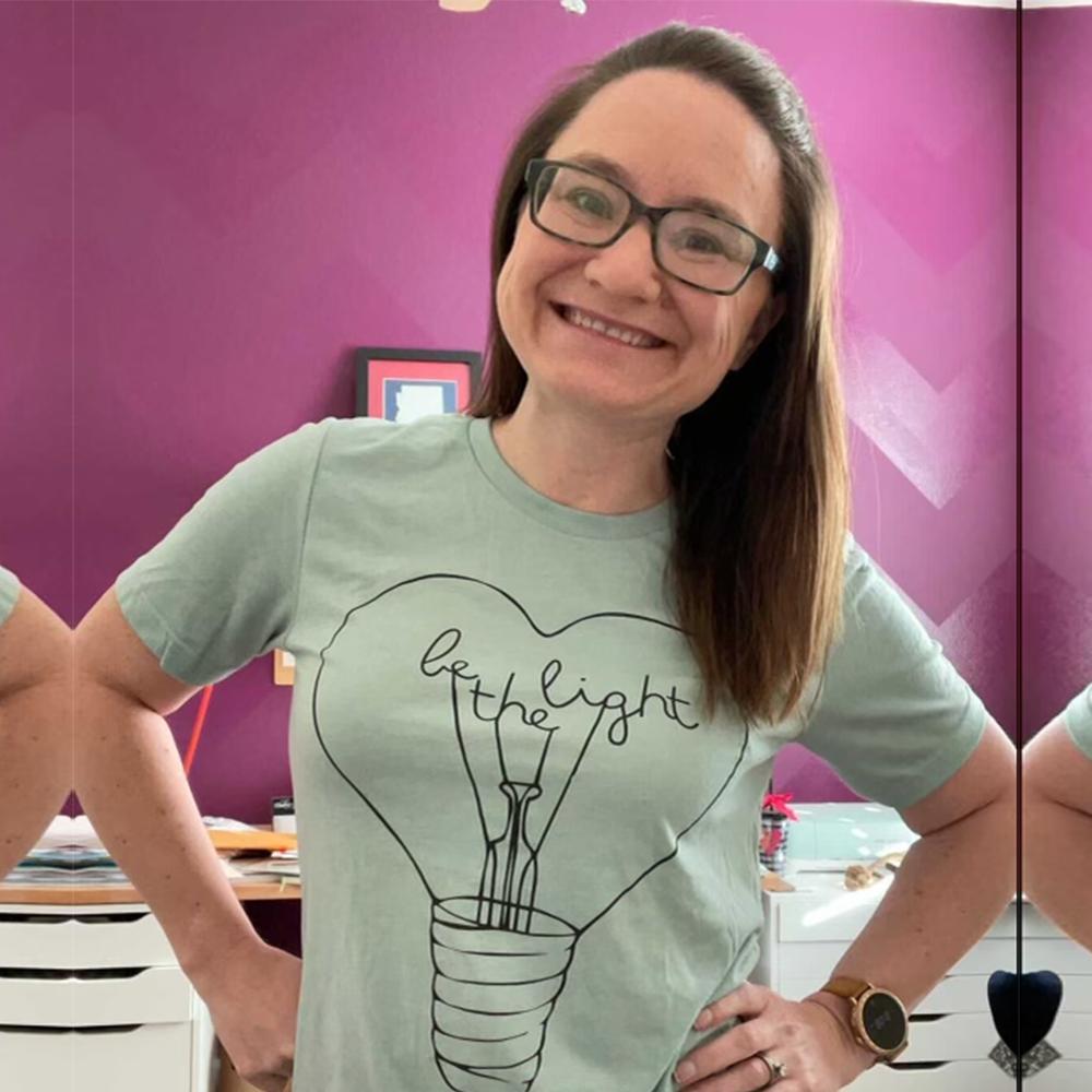 Be The Light Classic Tee - Che Cose Belle